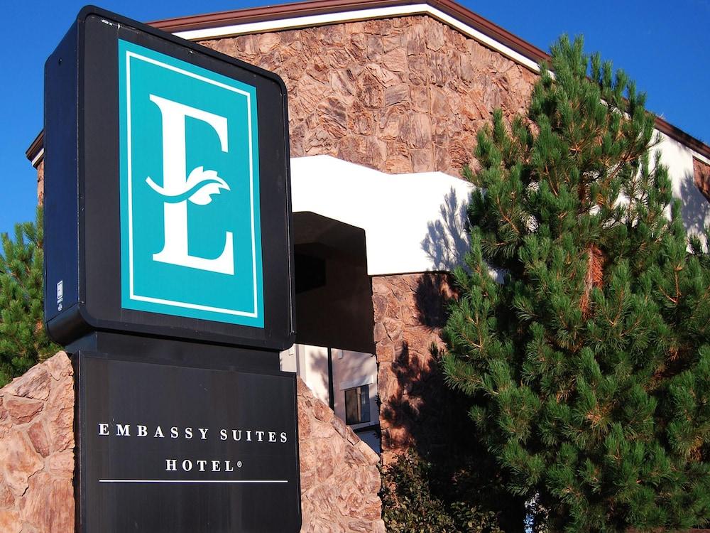 Embassy Suites By Hilton Flagstaff Exterior photo