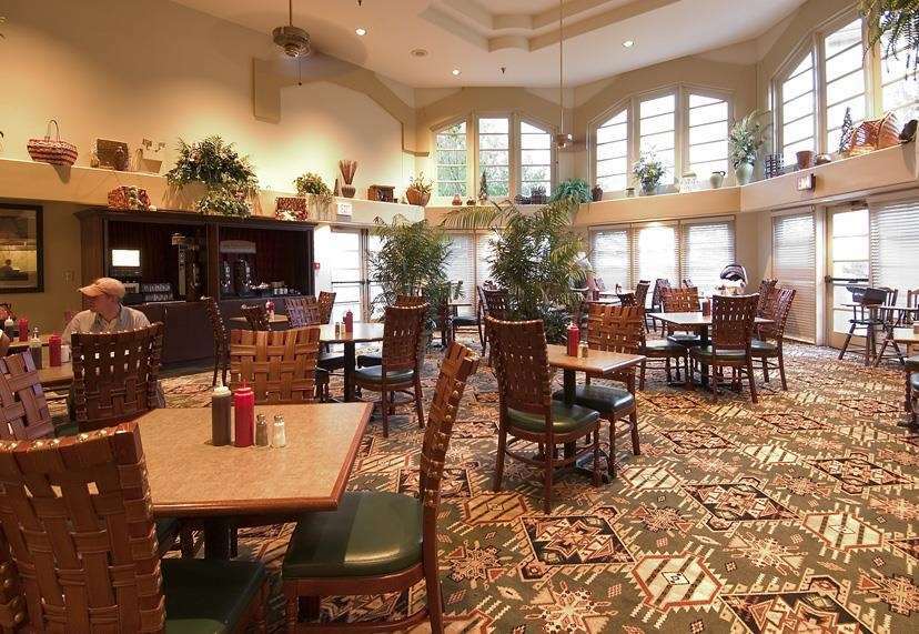 Embassy Suites By Hilton Flagstaff Restaurant photo